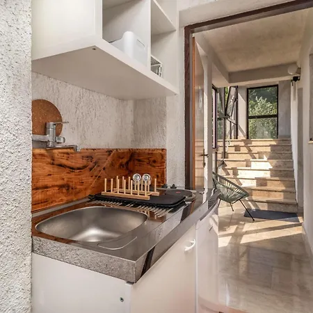 Front In Apartament